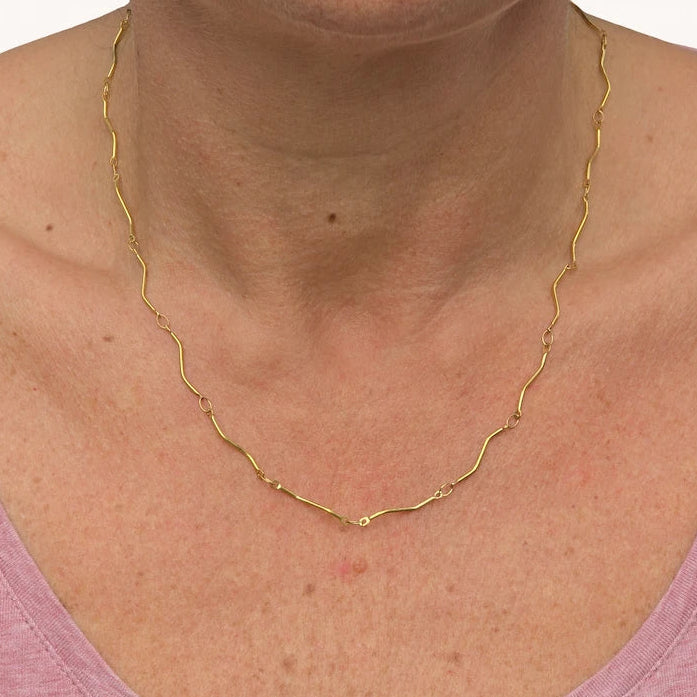 Gold Wavy Chain Necklace